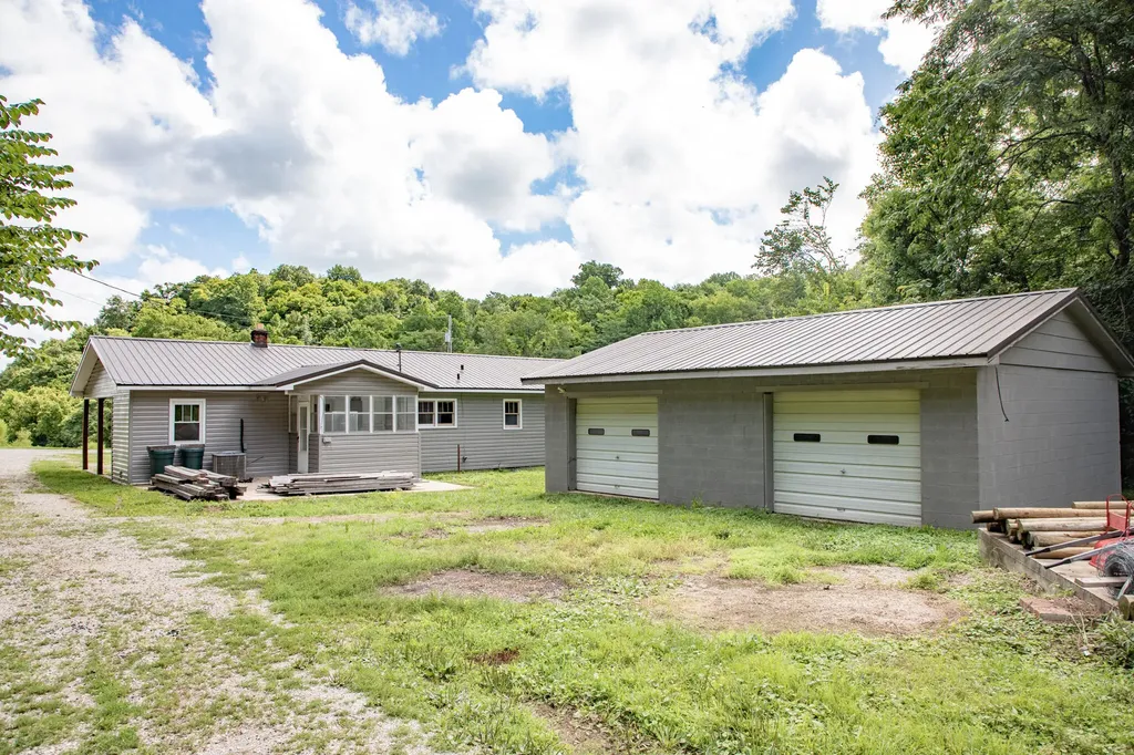 90 Trevor Lane Burkesville KY 42717