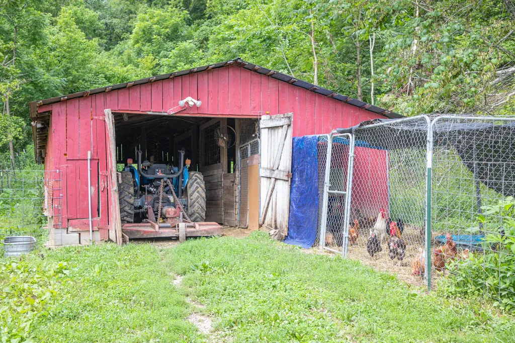 90 Trevor Lane Burkesville KY 42717