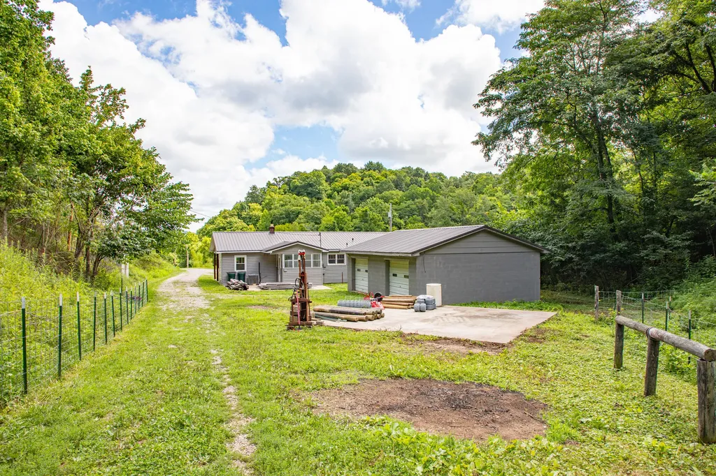 90 Trevor Lane Burkesville KY 42717