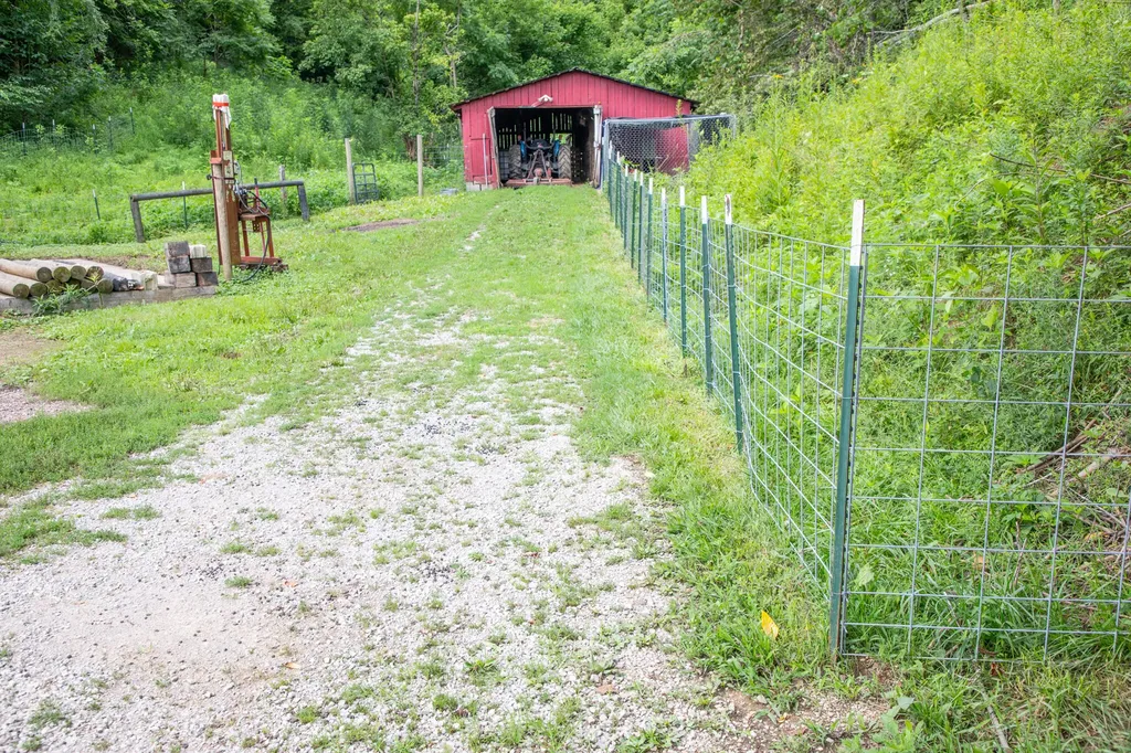 90 Trevor Lane Burkesville KY 42717
