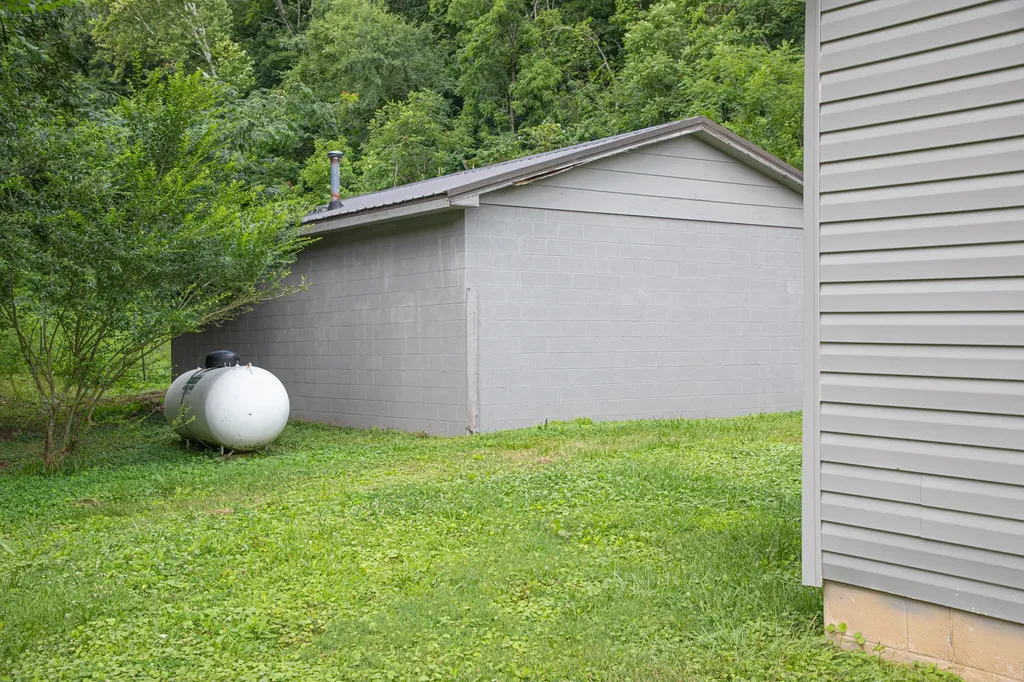 90 Trevor Lane Burkesville KY 42717