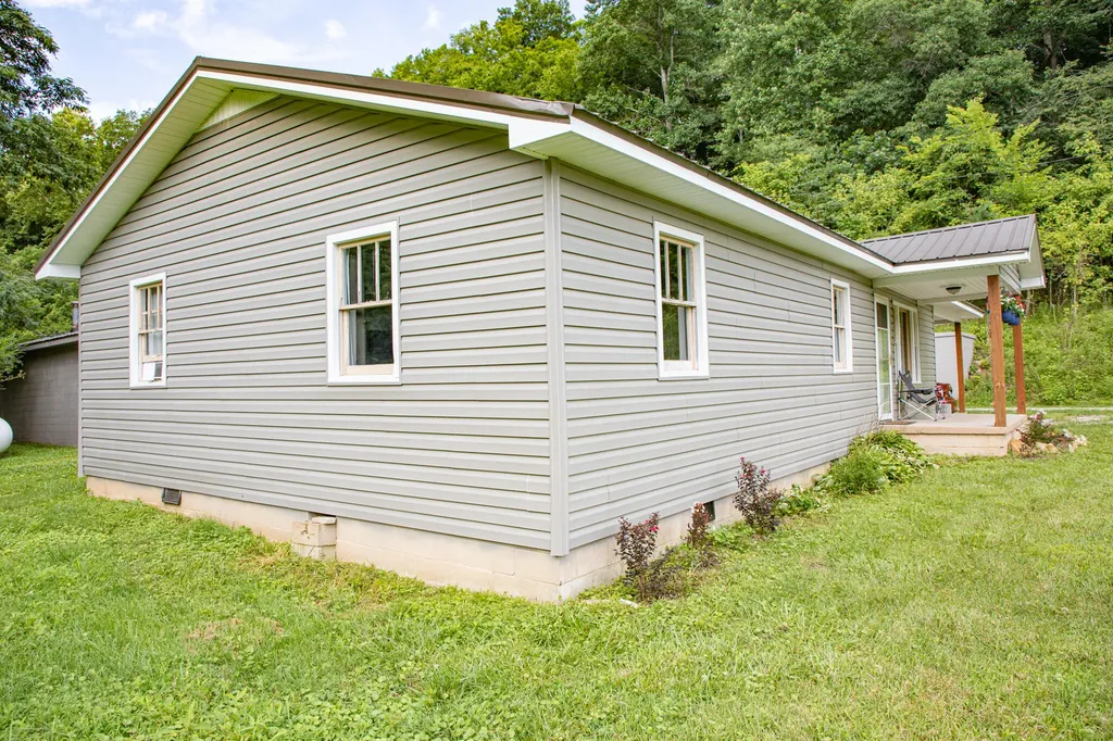 90 Trevor Lane Burkesville KY 42717