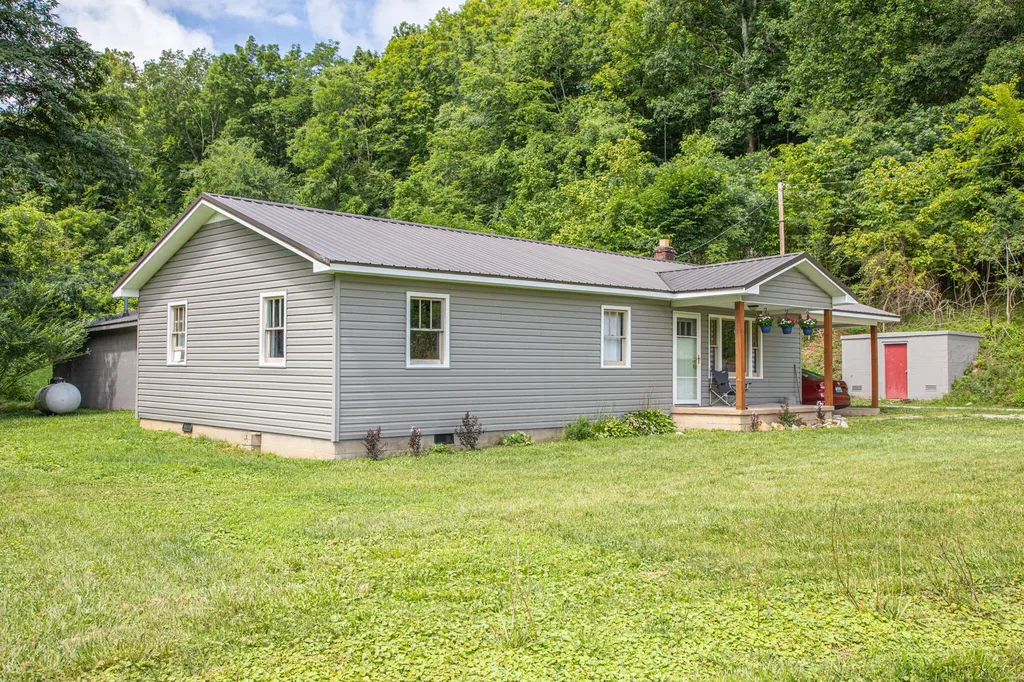 90 Trevor Lane Burkesville KY 42717