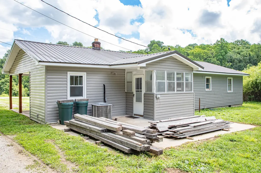 90 Trevor Lane Burkesville KY 42717