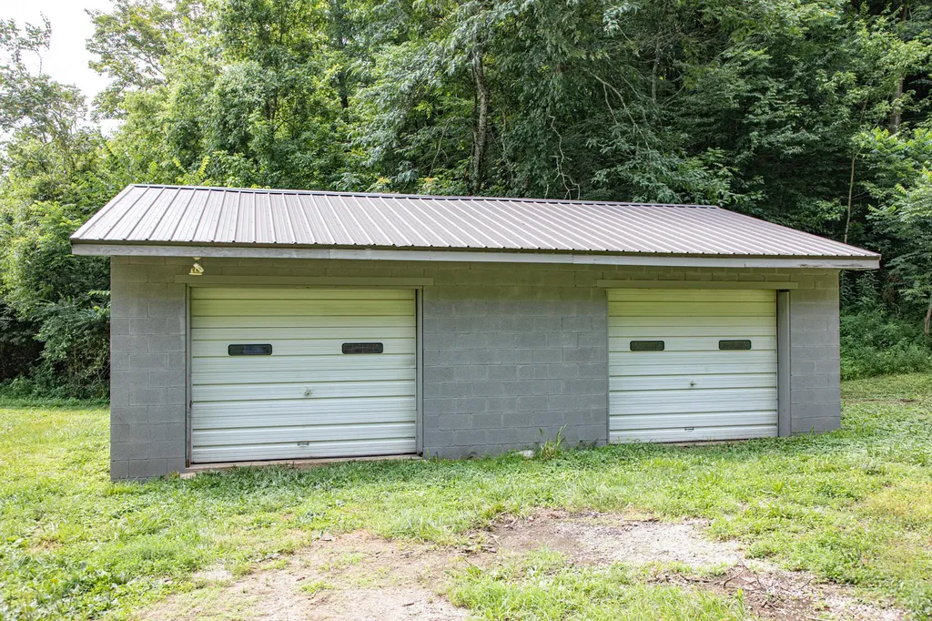 90 Trevor Lane Burkesville KY 42717