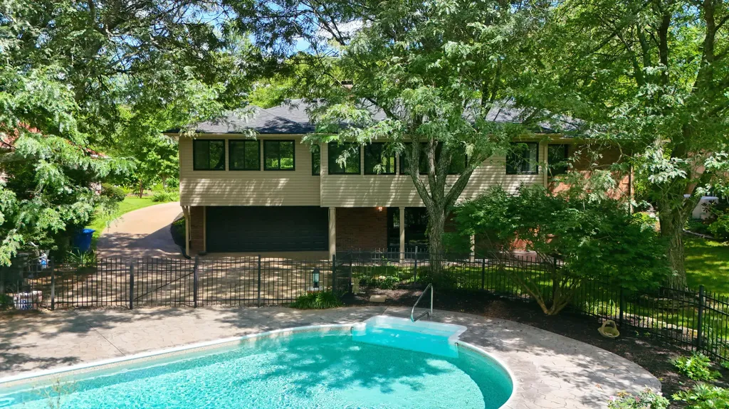883 Edgewater Drive Lexington KY 40502