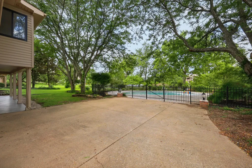 883 Edgewater Drive Lexington KY 40502