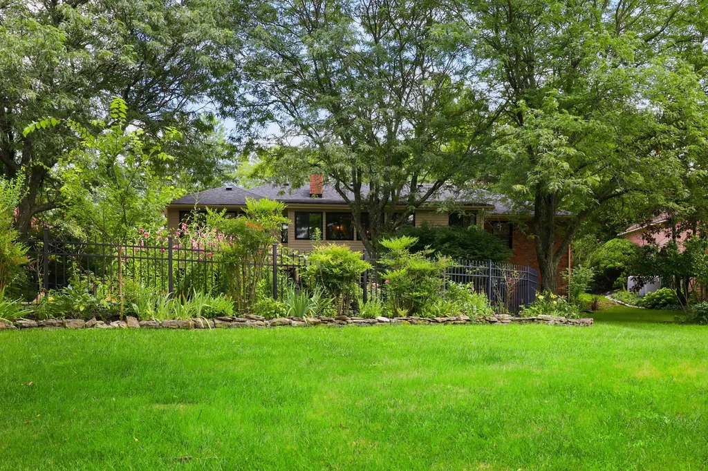 883 Edgewater Drive Lexington KY 40502
