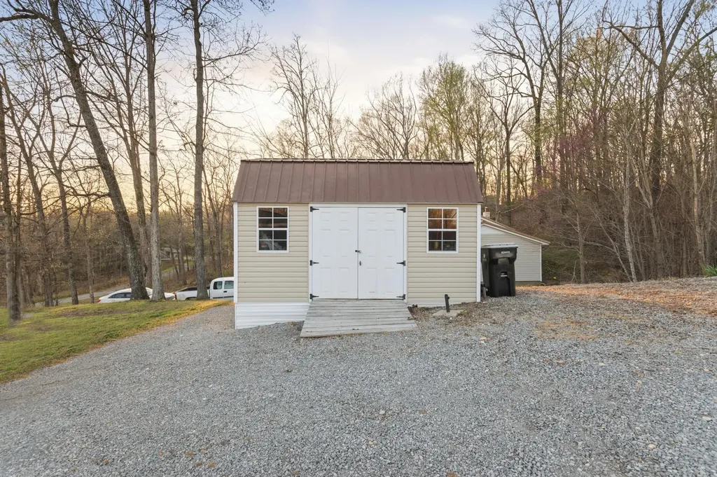 1231 Rockcastle Lakeshore Drive Cadiz KY 42211