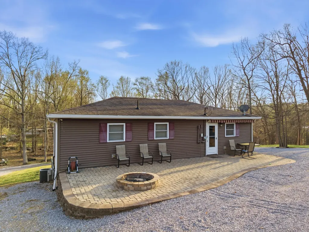 1231 Rockcastle Lakeshore Drive Cadiz KY 42211