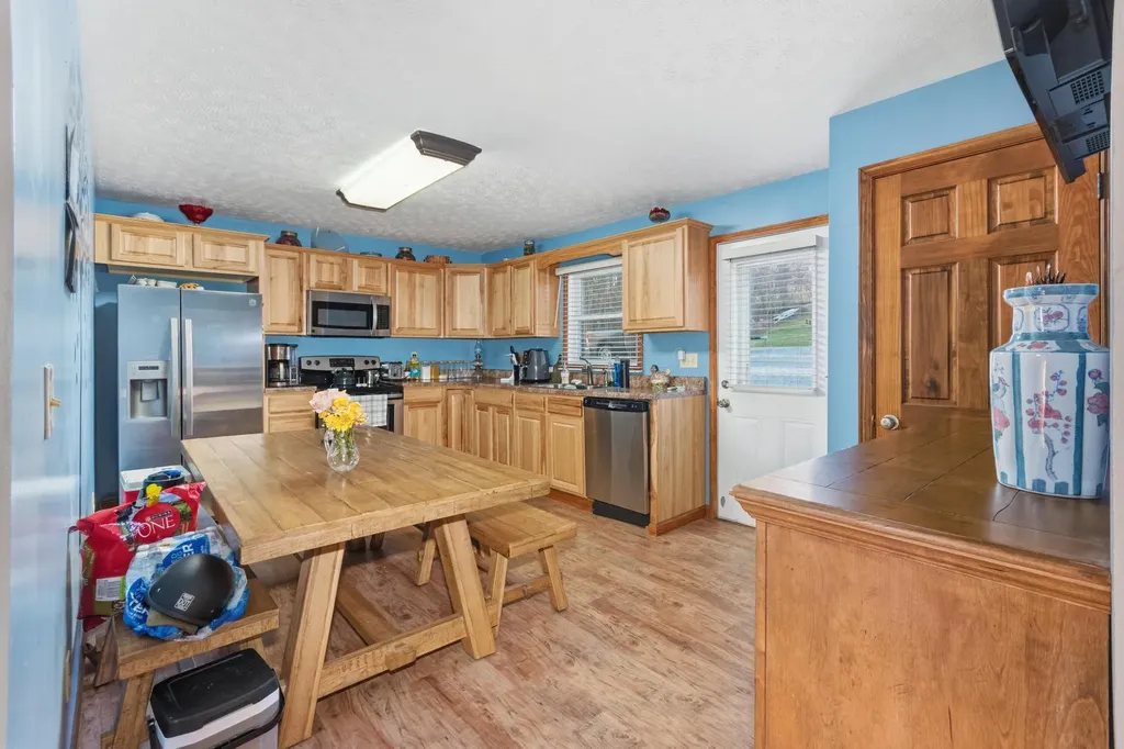 1231 Rockcastle Lakeshore Drive Cadiz KY 42211