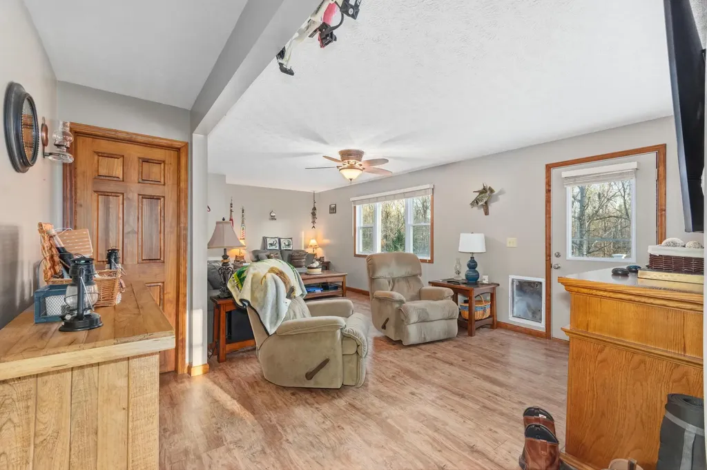 1231 Rockcastle Lakeshore Drive Cadiz KY 42211