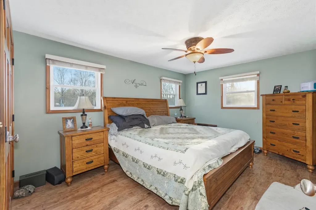 1231 Rockcastle Lakeshore Drive Cadiz KY 42211