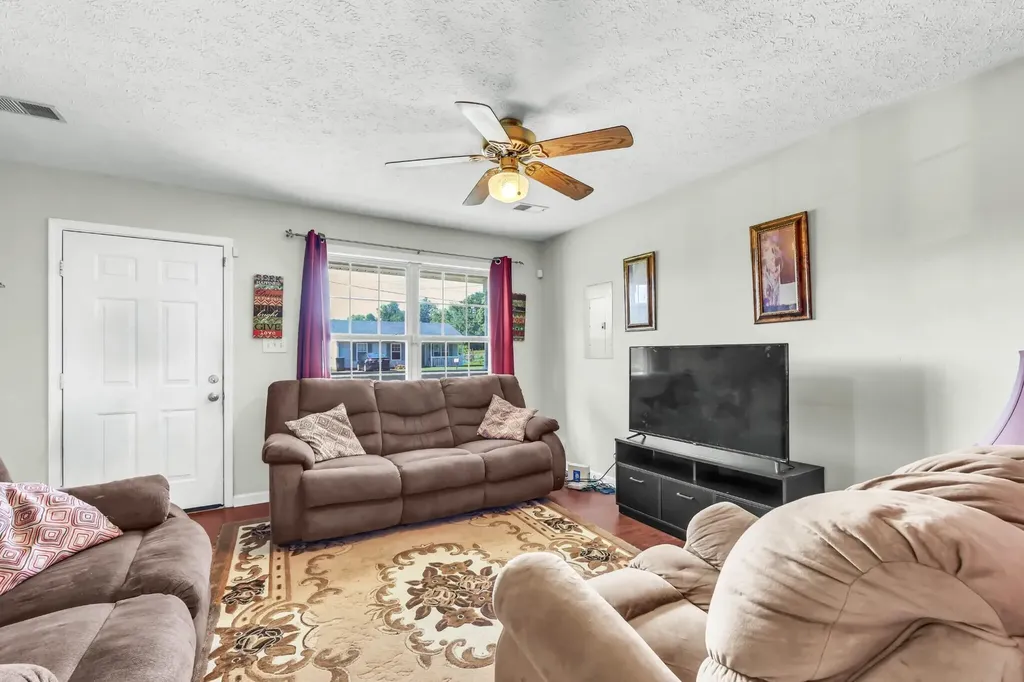 1645 Hannibal Drive Oak Grove KY 42262