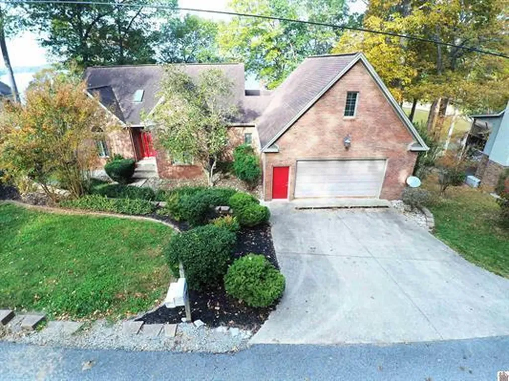 138 Elizabeth Drive Eddyville KY 42038