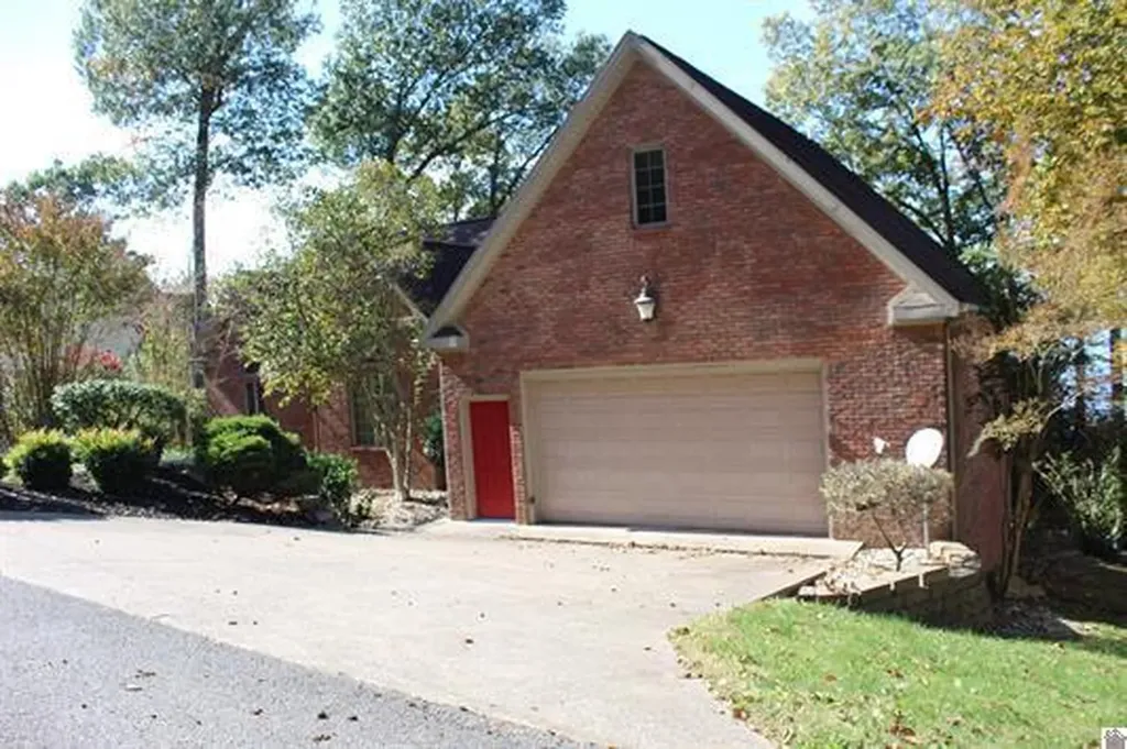 138 Elizabeth Drive Eddyville KY 42038
