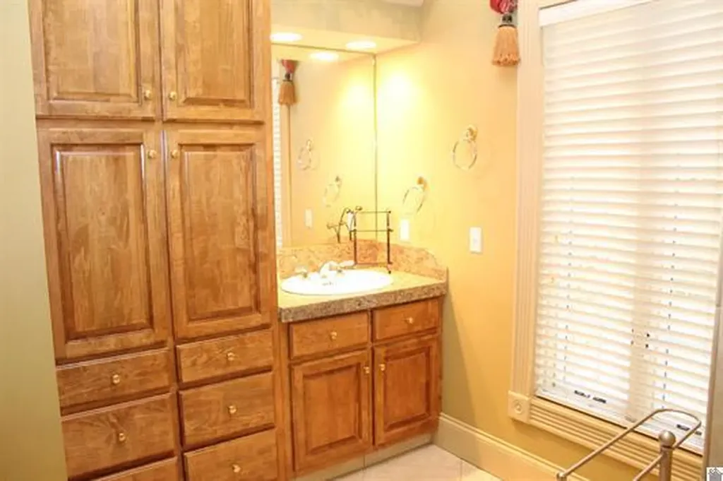 138 Elizabeth Drive Eddyville KY 42038