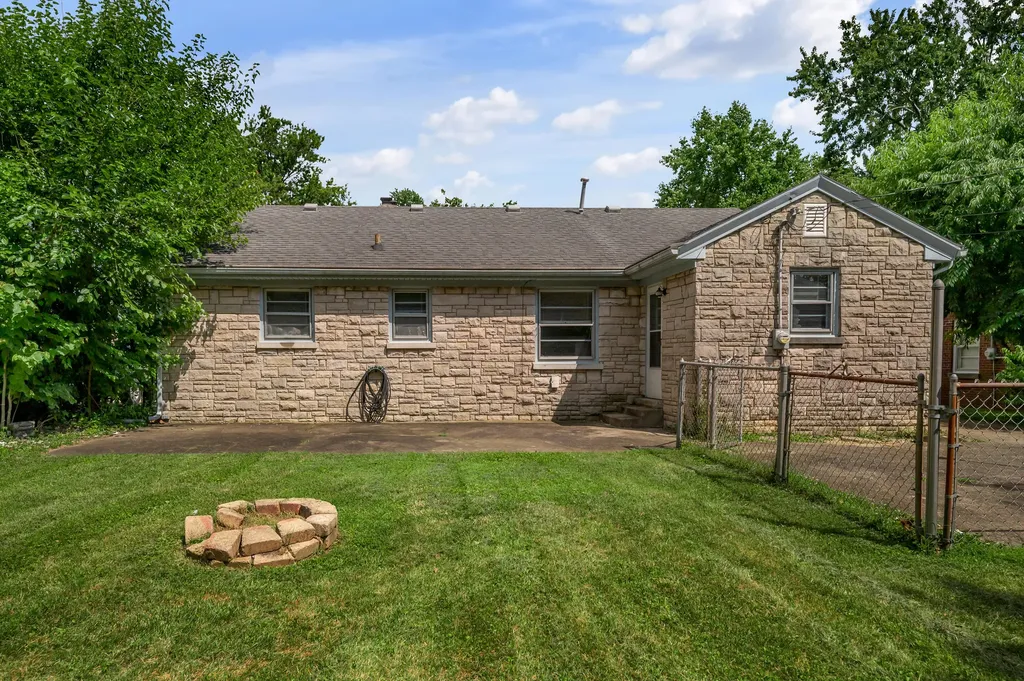 1721 Yorktown Road Lexington KY 40504