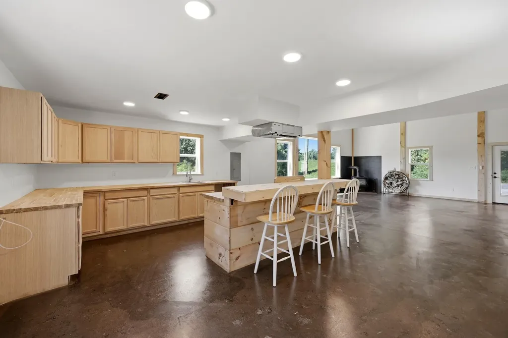 1846 Cream Ridge Road Junction City KY 40440