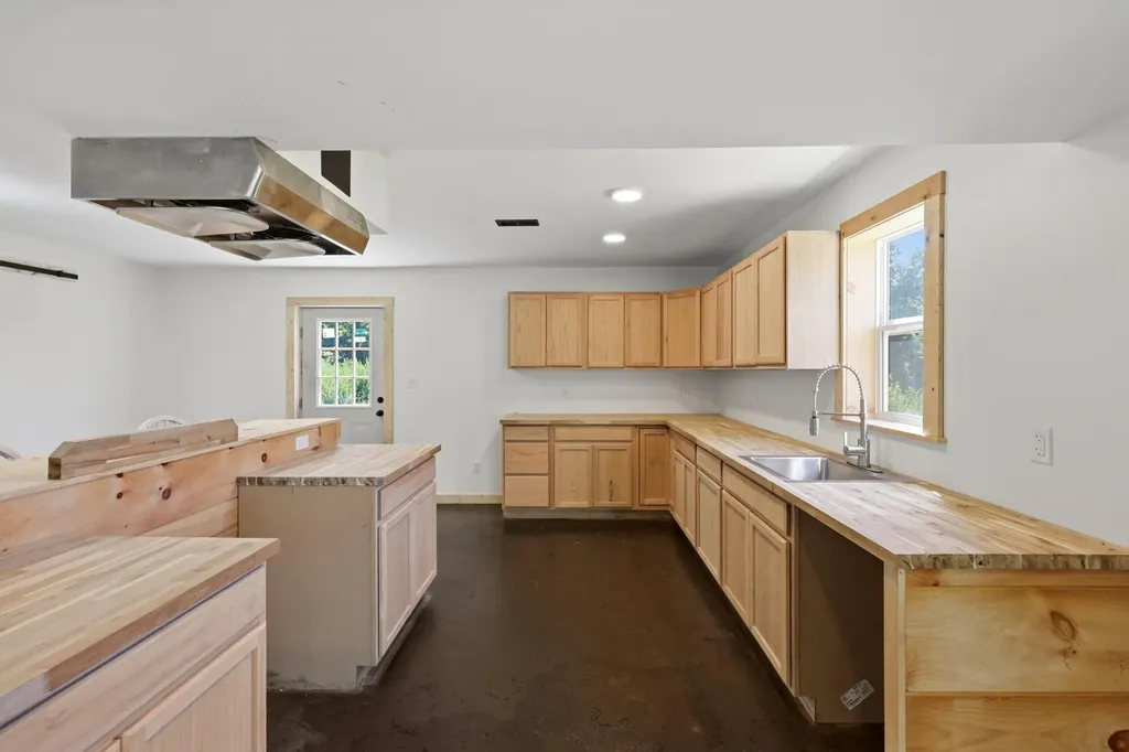1846 Cream Ridge Road Junction City KY 40440