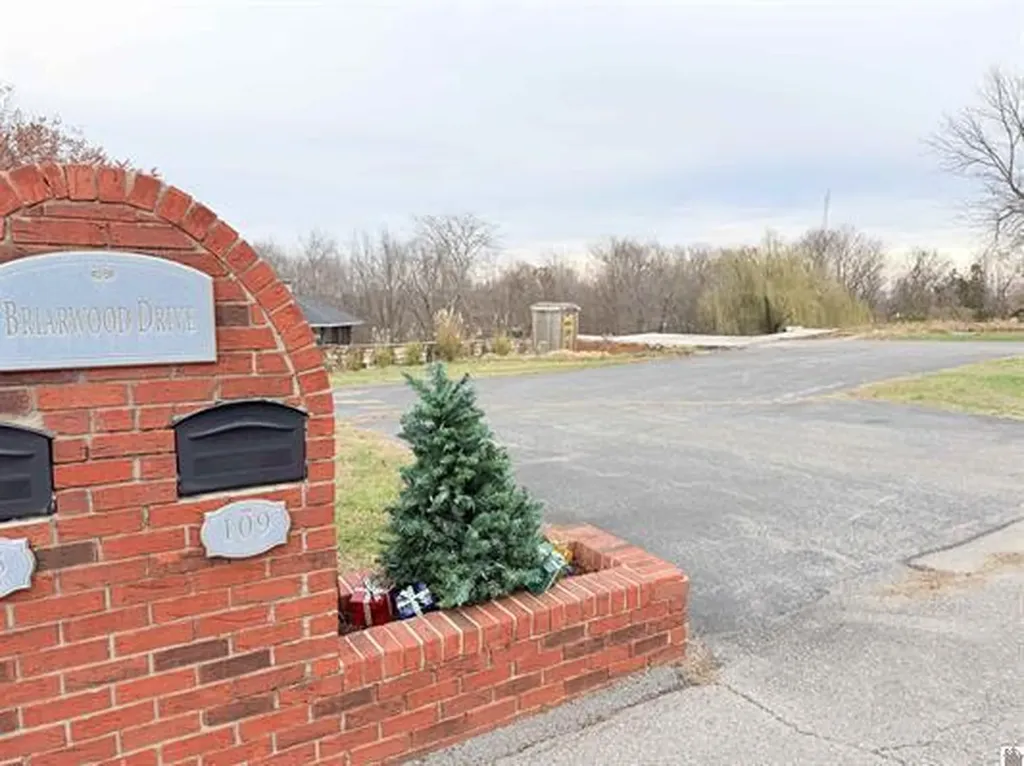 109 Briarwood Drive Marion KY 42064