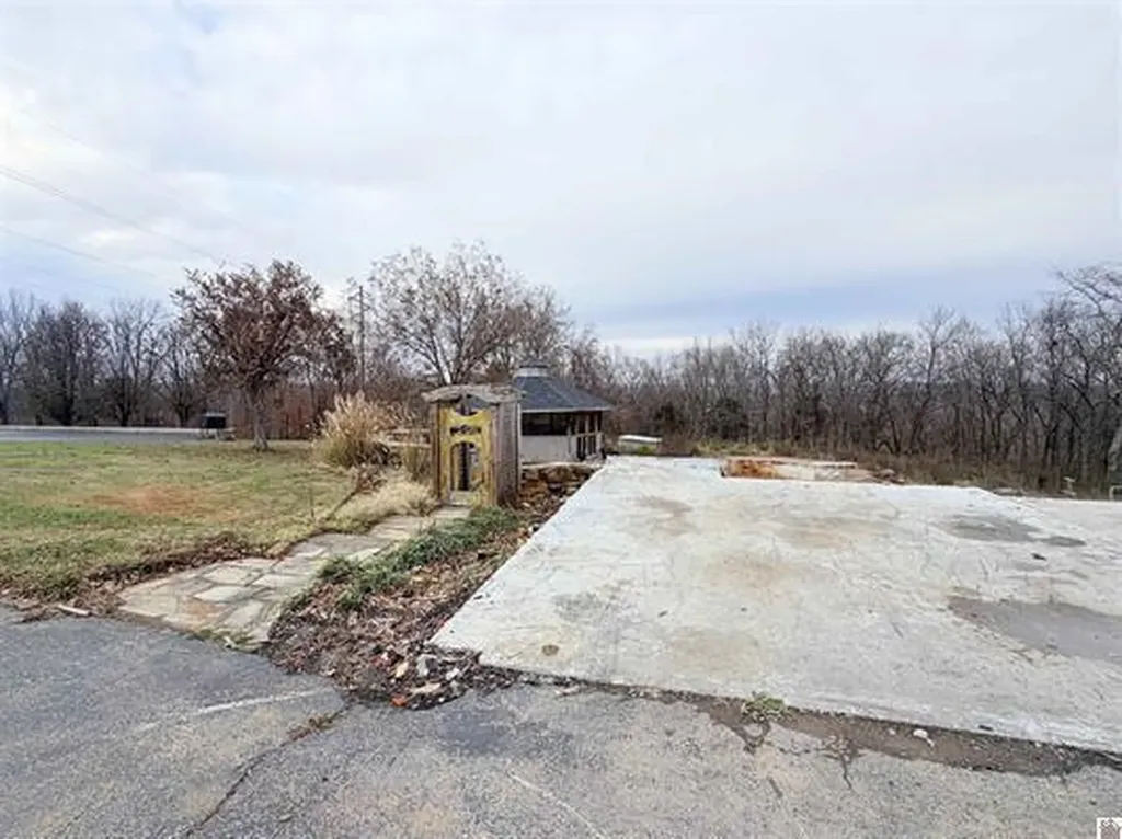 109 Briarwood Drive Marion KY 42064