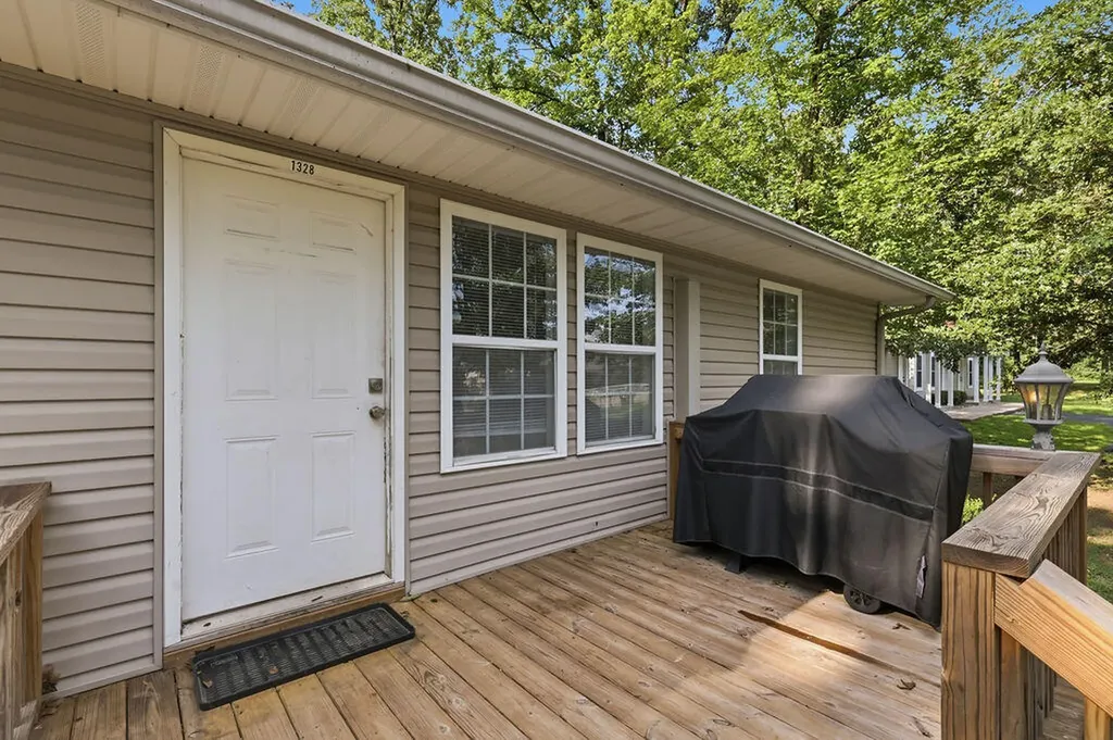1326 Diuguid Drive Murray KY 42071