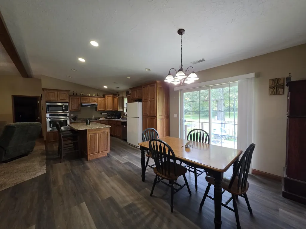 120 Pinecreek Lane Murray KY 42071