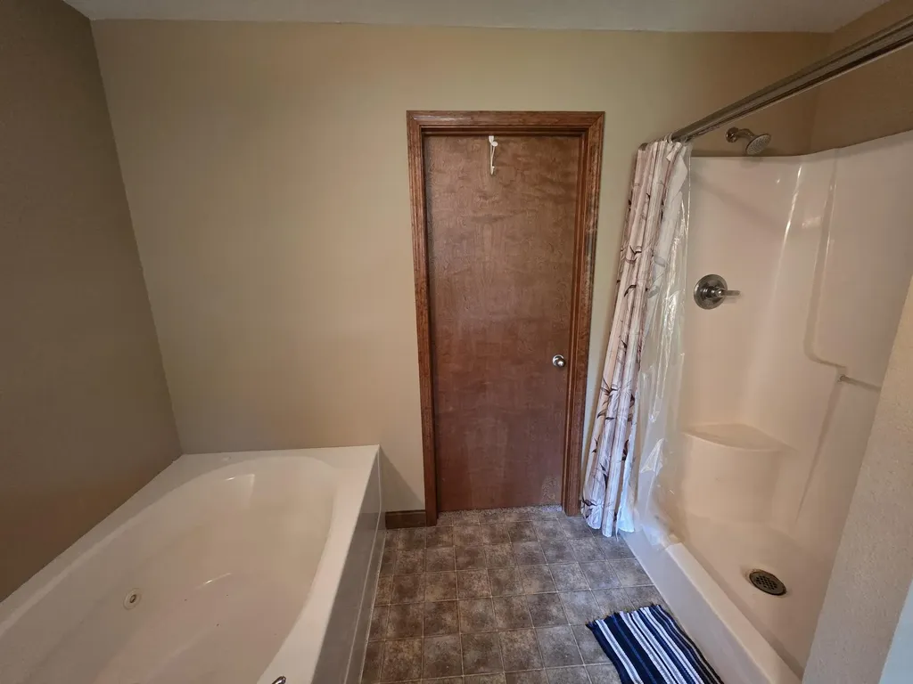 120 Pinecreek Lane Murray KY 42071