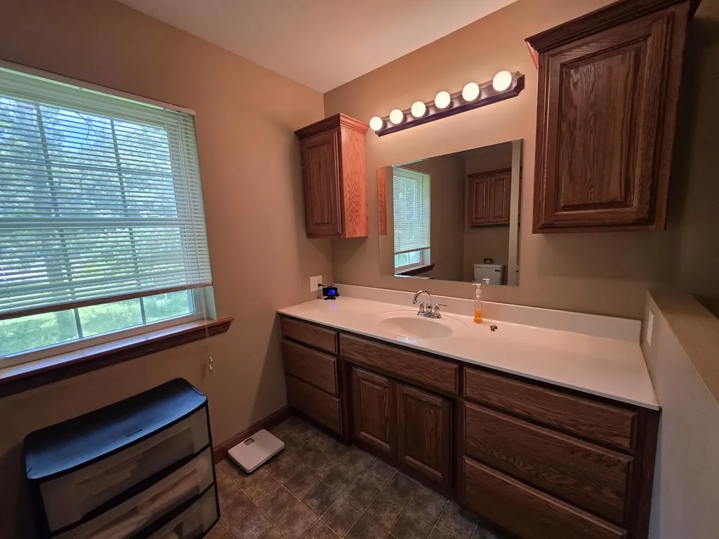 120 Pinecreek Lane Murray KY 42071