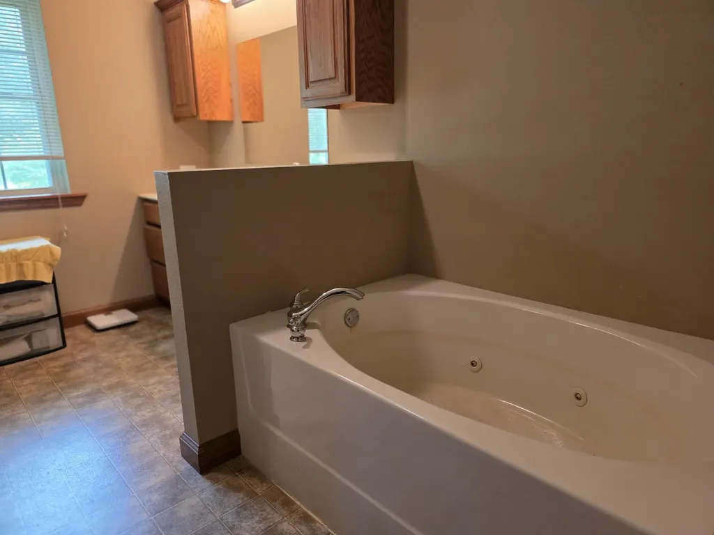 120 Pinecreek Lane Murray KY 42071