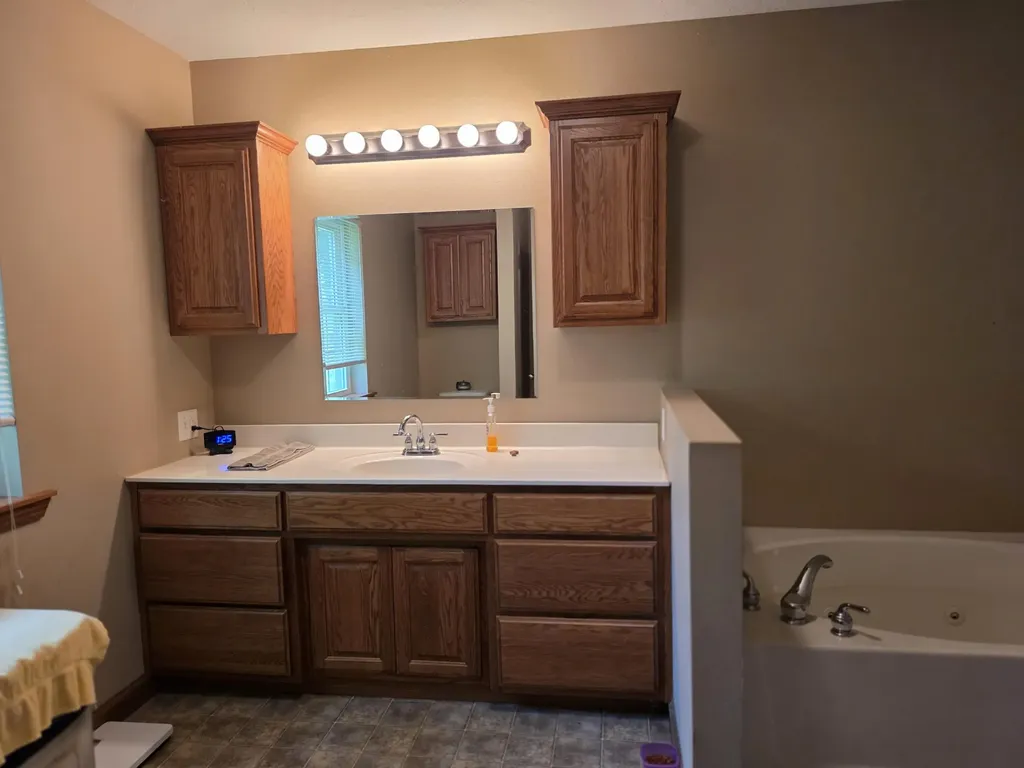 120 Pinecreek Lane Murray KY 42071