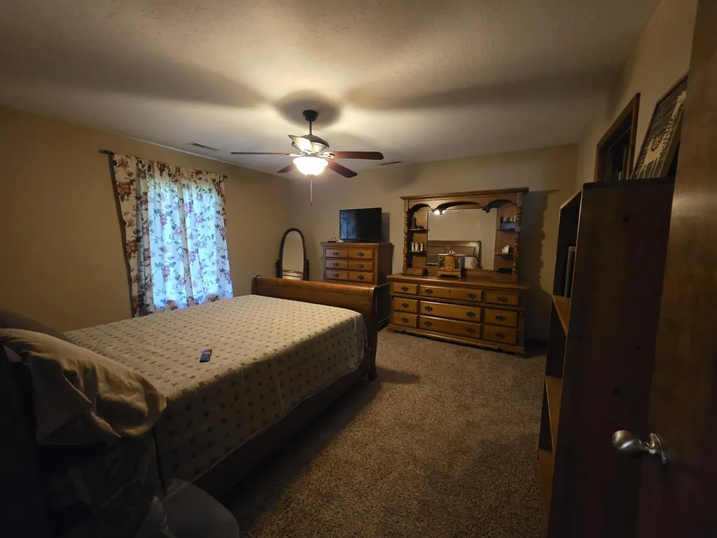 120 Pinecreek Lane Murray KY 42071