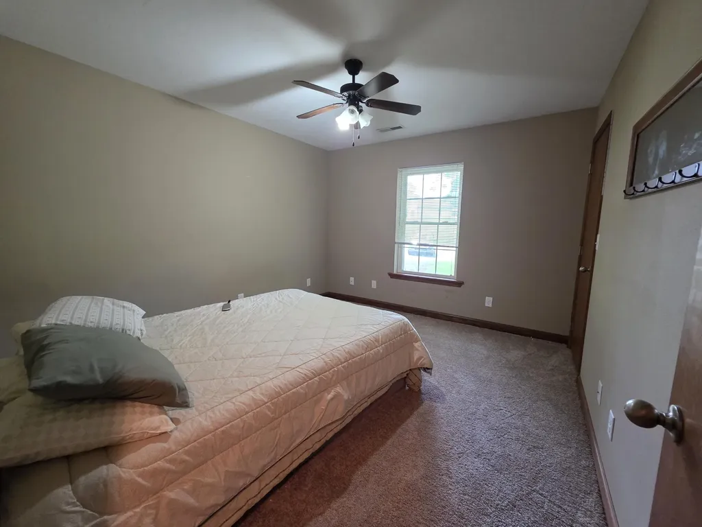 120 Pinecreek Lane Murray KY 42071