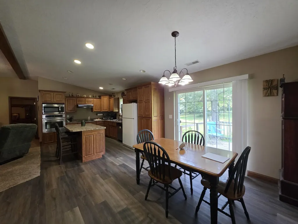 120 Pinecreek Lane Murray KY 42071
