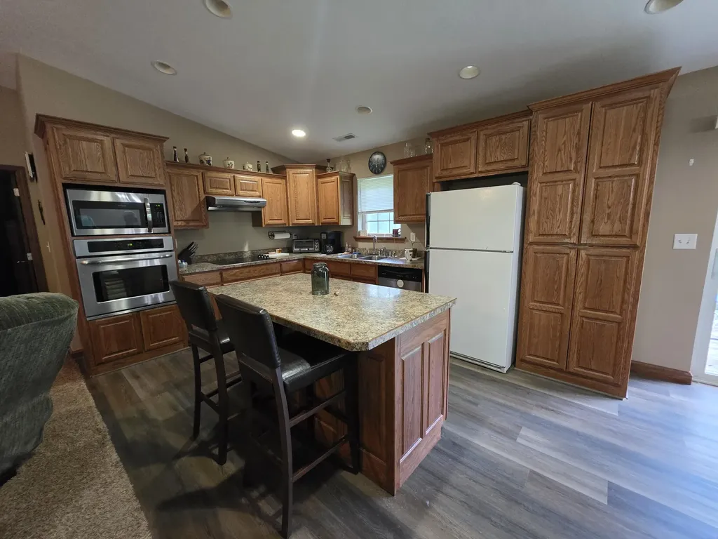 120 Pinecreek Lane Murray KY 42071