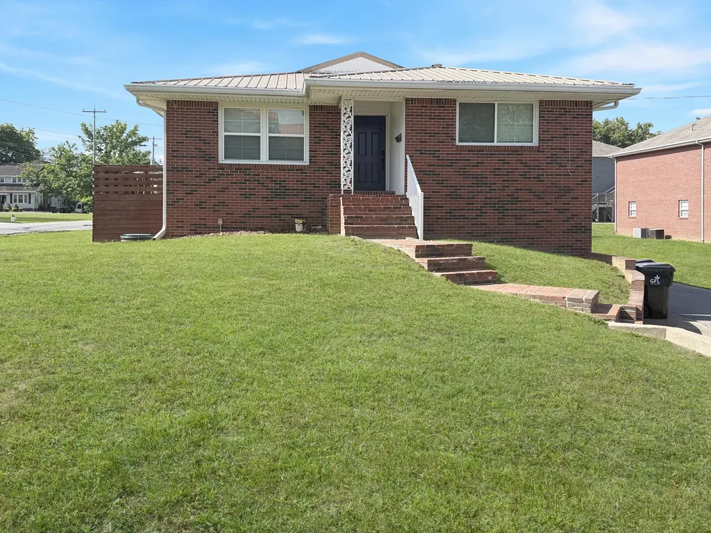 1611 Olive Street Murray KY 42071