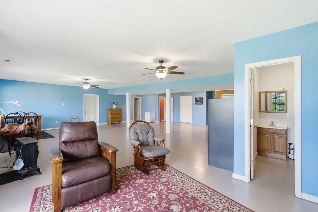 133 Levee Lane Hodgenville KY 42748