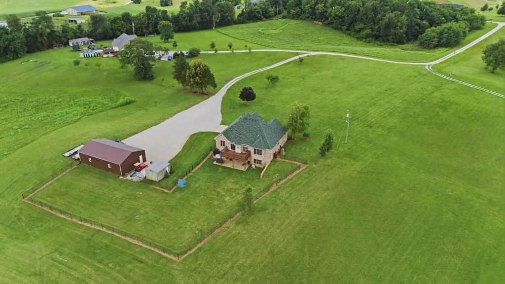 133 Levee Lane Hodgenville KY 42748