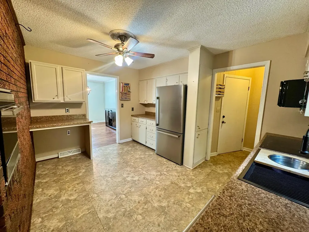 52 S Nottingham Lane Murray KY 42071