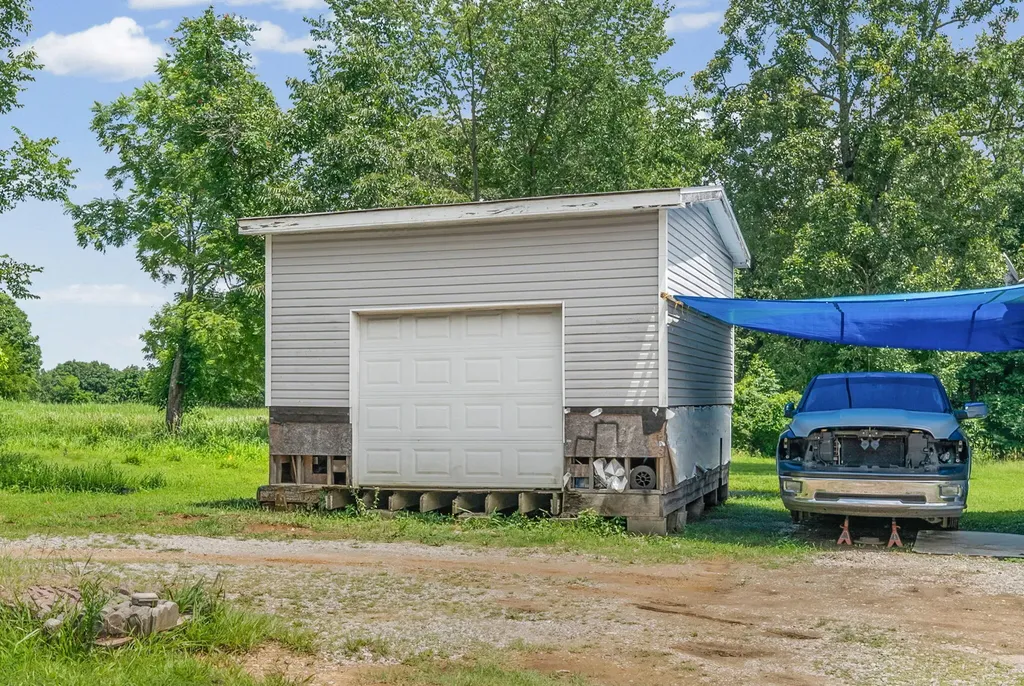 7756 Johnson Mill Road Hopkinsville KY 42240