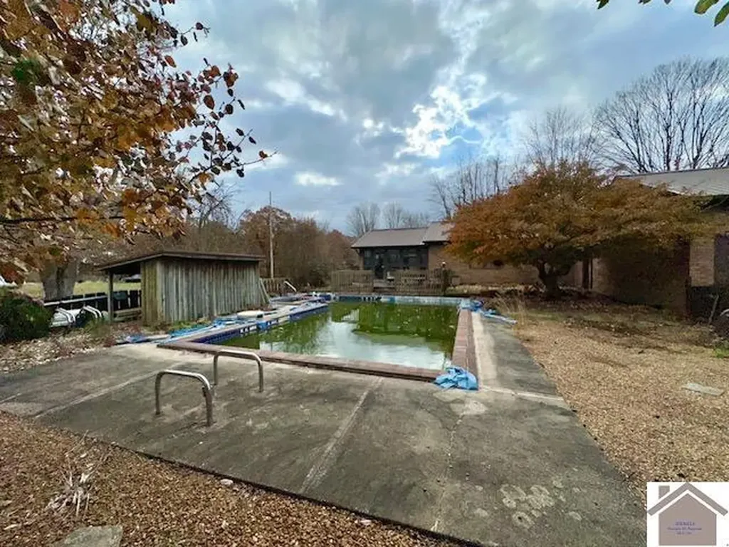 8898 E St Route Mayfield KY 42066