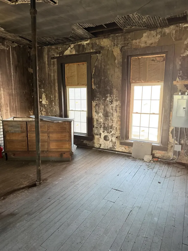 128 S Main Street Harrodsburg KY 40330