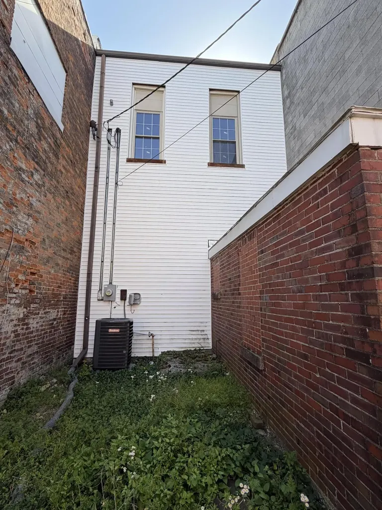 128 S Main Street Harrodsburg KY 40330
