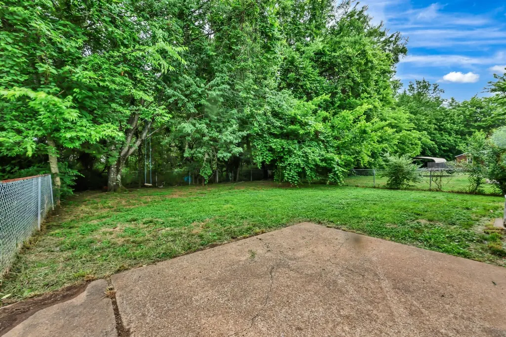 634 State Line Road Oak Grove KY 42262