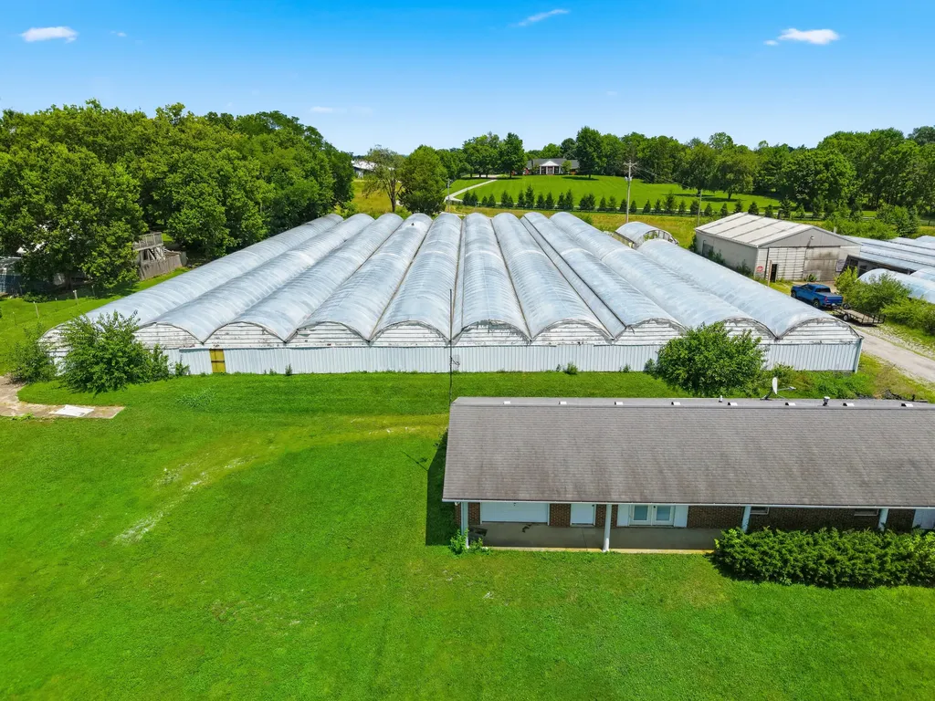 1895 Clintonville Road Paris KY 40361