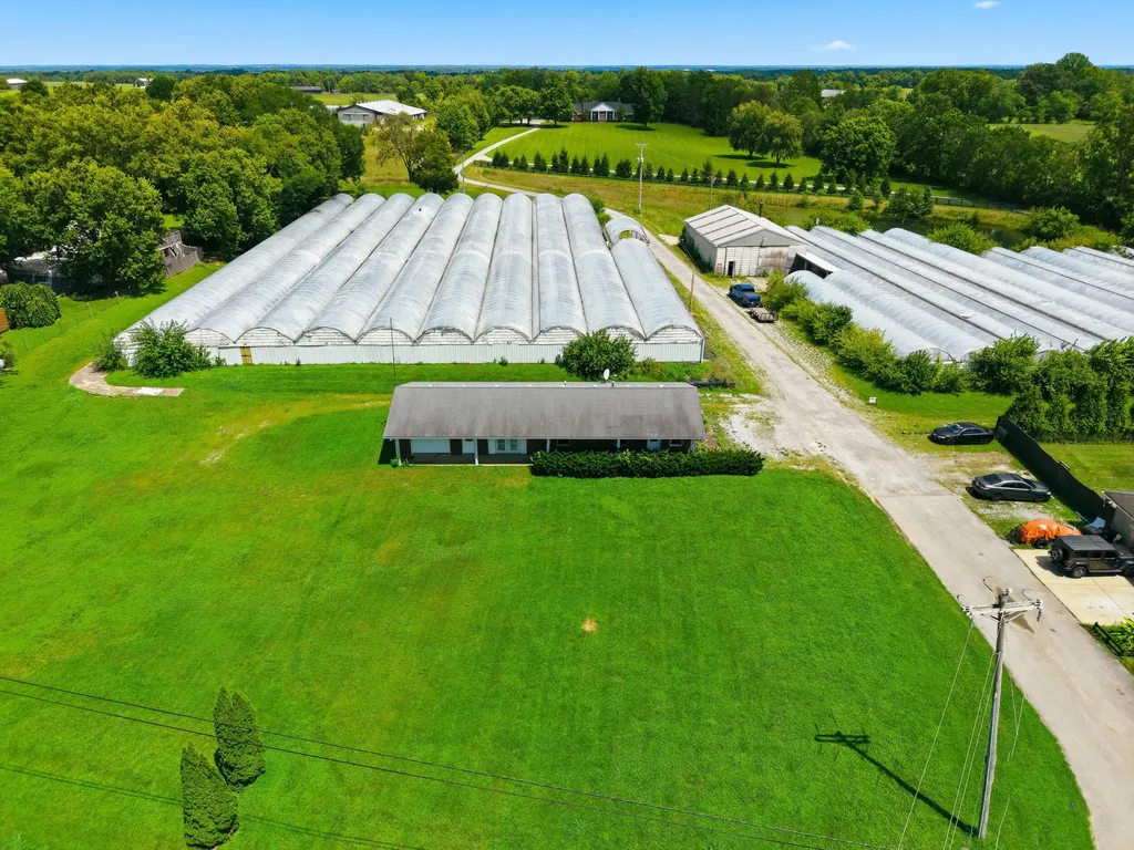 1895 Clintonville Road Paris KY 40361