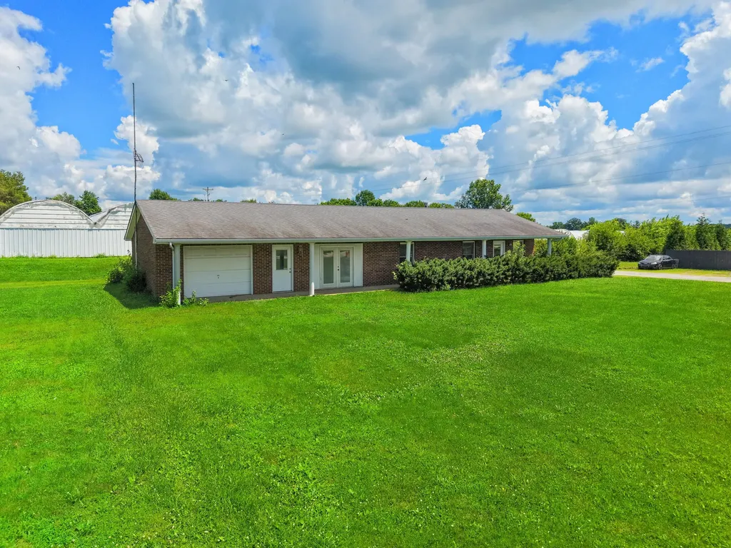 1895 Clintonville Road Paris KY 40361