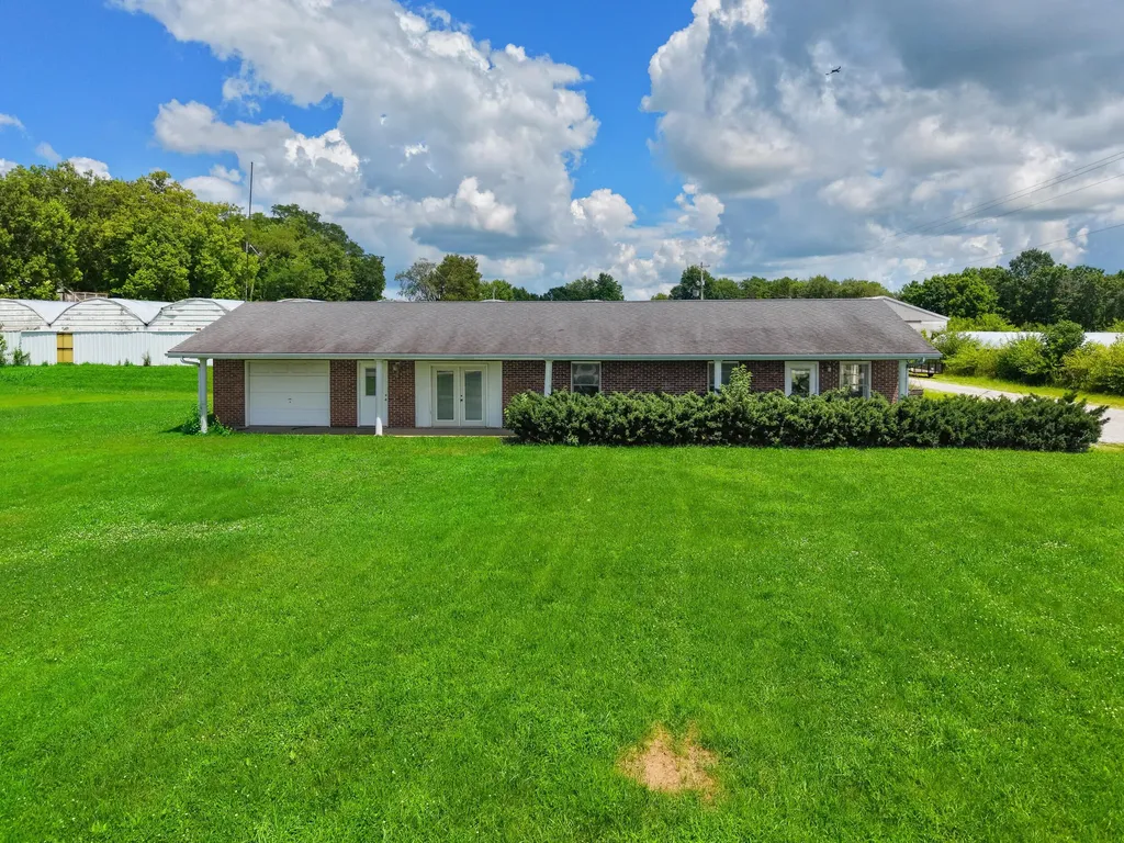 1895 Clintonville Road Paris KY 40361