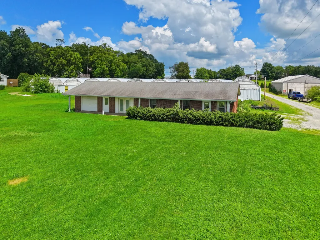 1895 Clintonville Road Paris KY 40361